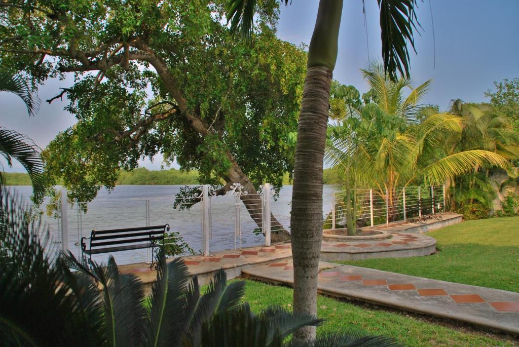 Hotel Lagoon - Pet Friendly Subteniente Lopez Exterior photo